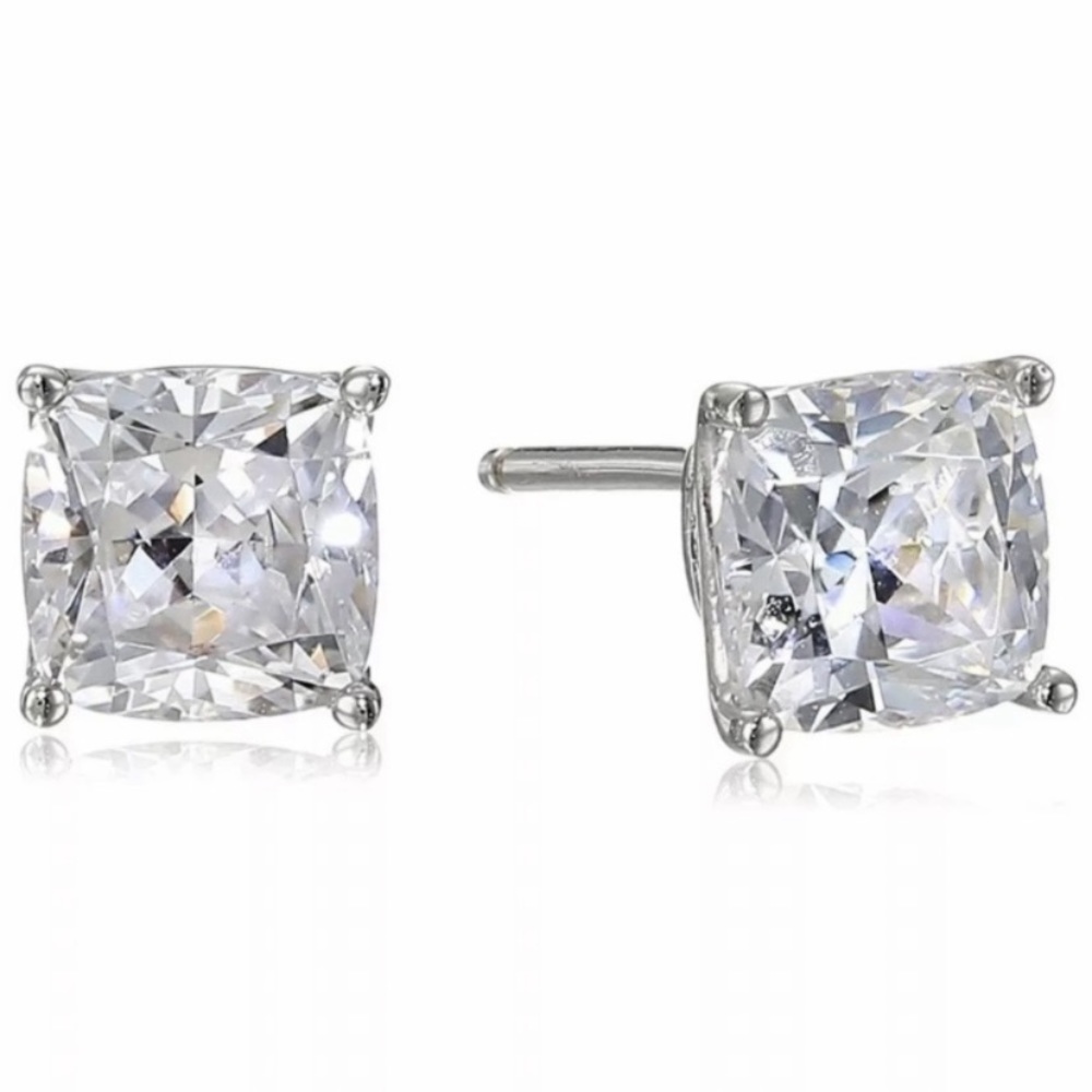 8.5x8.5mm 4.5 ct Cushion Cut VVS1 Stud Earrings